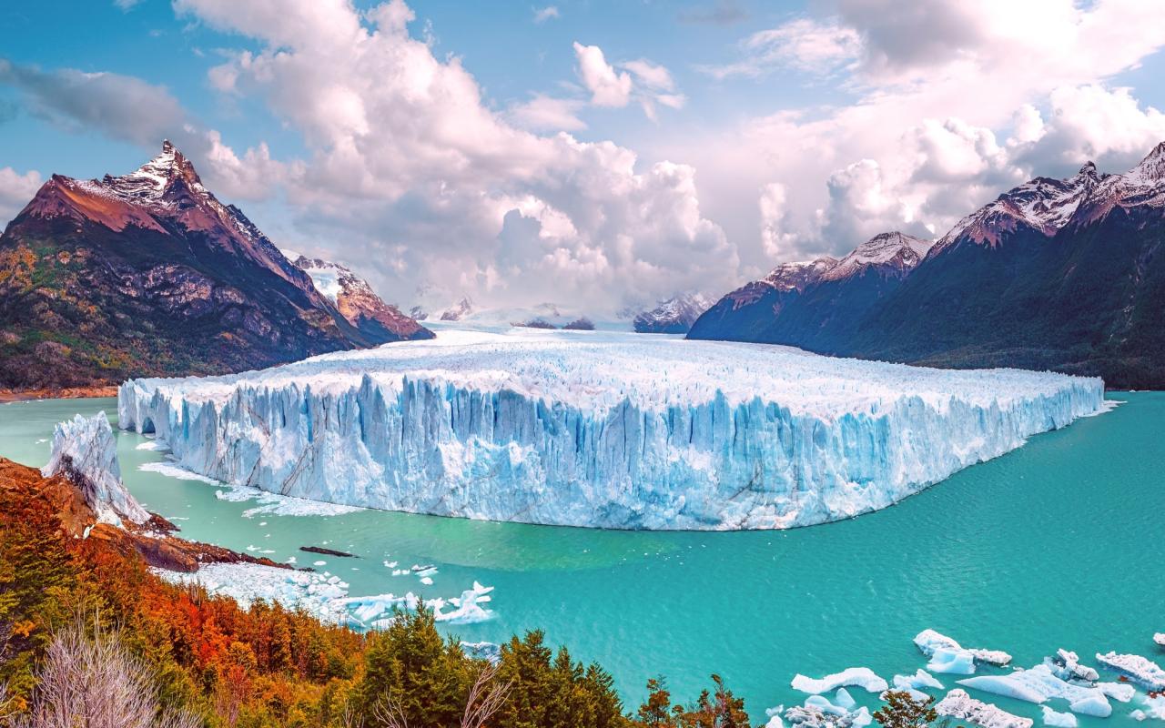 Perito Moreno Glacier, located in Los Glaciares National Park. Patagonia. Argentina