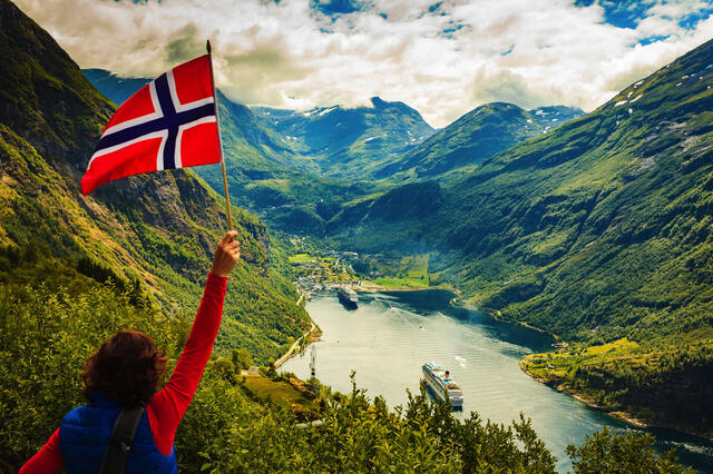 Sommerliche Fjordlandschaften