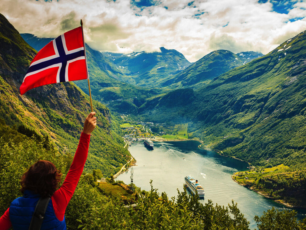 Sommerliche Fjordlandschaften