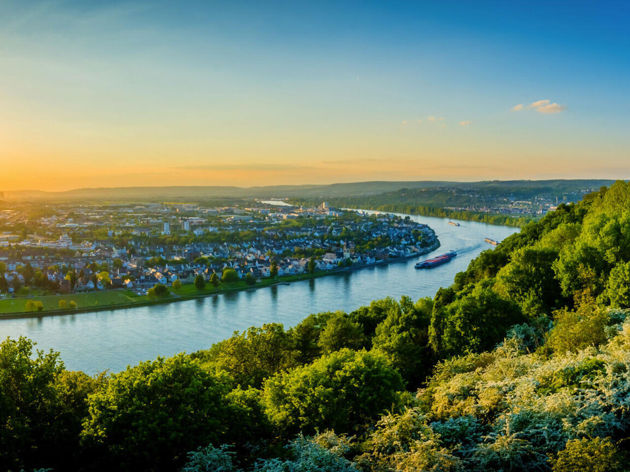 Rheinpanorama im Frühjahr