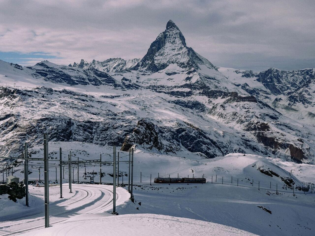 Winterlicher Bahnenzauber Schweiz